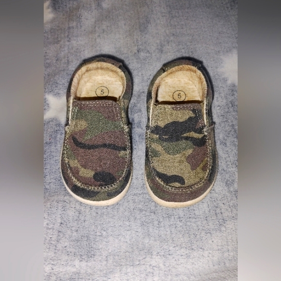 Toddler Camo Shoes - Picture 1 of 4